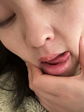 Freda-baby online show from November 25, 2025, 12:54 am