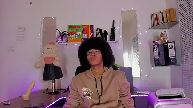 Snapshot of DEAMOL chatting on October 3, 2025, 6:21 am DEAMOL online show from October 3, 2025, 6:21 am