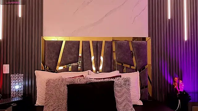 ScarletTorres online show from April 21, 2026, 1:42 am