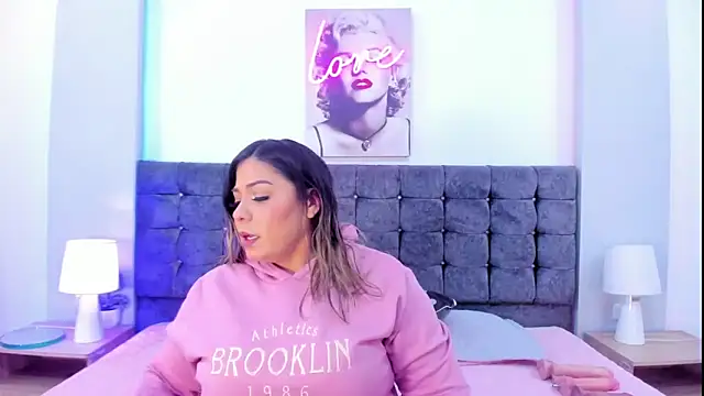 isabella horney  online show from November 28, 2025, 6:43 pm