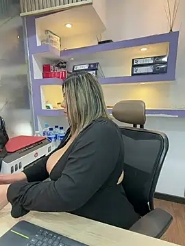 isabella horney  online show from July 15, 2026, 9:31 pm