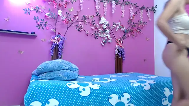 Snapshot of skinnybarbie022 chatting on May 18, 2026, 12:18 am skinnybarbie022 online show from May 18, 2026, 12:18 am