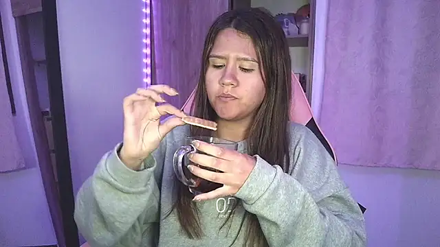 Oliviawatson1 online show from October 12, 2025, 12:31 am