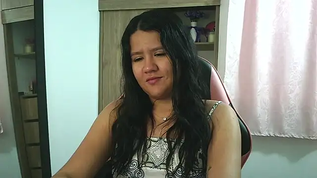 Oliviawatson1 online show from November 17, 2025, 12:55 pm