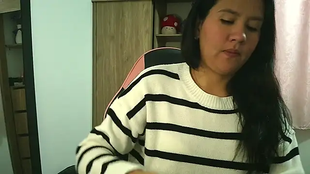 Oliviawatson1 online show from December 2, 2025, 12:54 pm