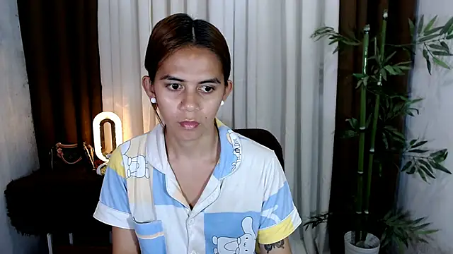 xPrecuioseChesca online show from February 17, 2026, 3:58 am