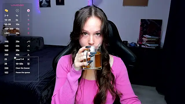 cute little ass online show from April 23, 2026, 4:42 pm