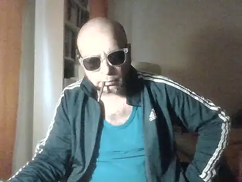 Snapshot of SmokedAlloy2 chatting on July 19, 2026, 7:01 am SmokedAlloy2 online show from July 19, 2026, 7:01 am