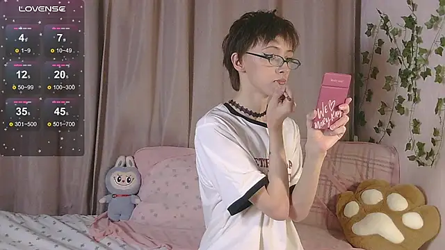 Snapshot of NextVibe_ chatting on April 7, 2026, 5:24 pm NextVibe online show from April 7, 2026, 5:24 pm