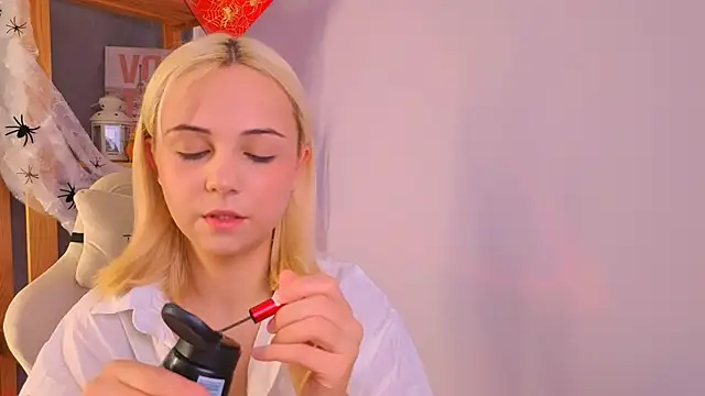 Charlotte Colinss online show from October 25, 2025, 3:47 am