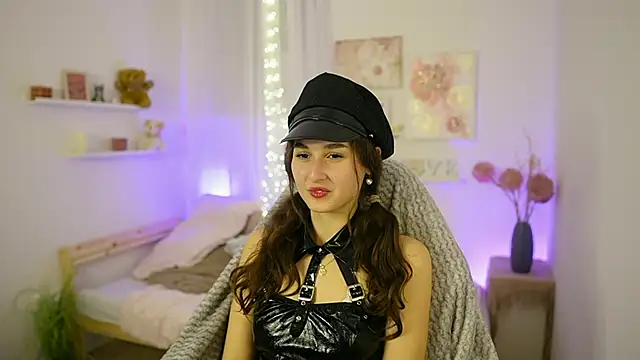 Annita Grey online show from November 1, 2025, 7:49 pm