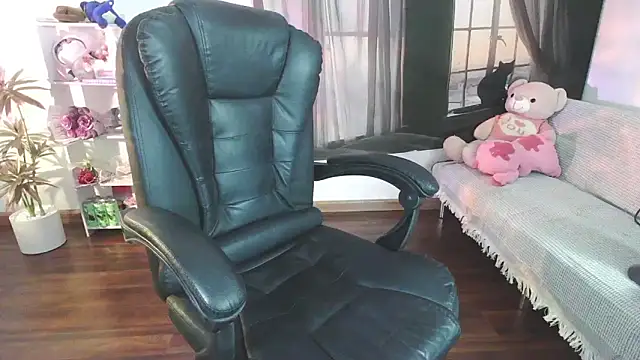 Suzie Wet Cave online show from November 2, 2025, 7:05 pm