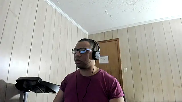 Snapshot of NaturalBeautyQueen chatting on July 4, 2026, 2:34 pm NaturalBeautyQueen online show from July 4, 2026, 2:34 pm
