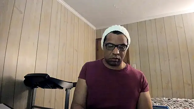 Snapshot of NaturalBeautyQueen chatting on July 30, 2026, 9:36 pm NaturalBeautyQueen online show from July 30, 2026, 9:36 pm