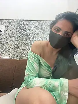 SashaPatel online show from April 18, 2026, 2:43 pm