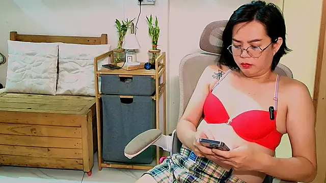 moriliciousxxx online show from April 24, 2026, 12:57 am