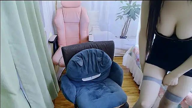 Winnie-01 online show from April 28, 2026, 2:21 am