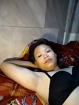 LinhNa999 online show from October 12, 2025, 6:23 am