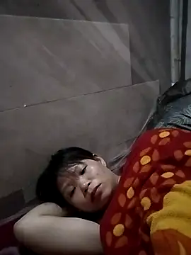 LinhNa999 online show from February 5, 2026, 12:43 pm