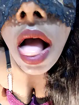 kameeliya99 online show from October 26, 2025, 5:52 pm