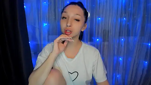 sheillawood online show from December 3, 2025, 1:53 pm