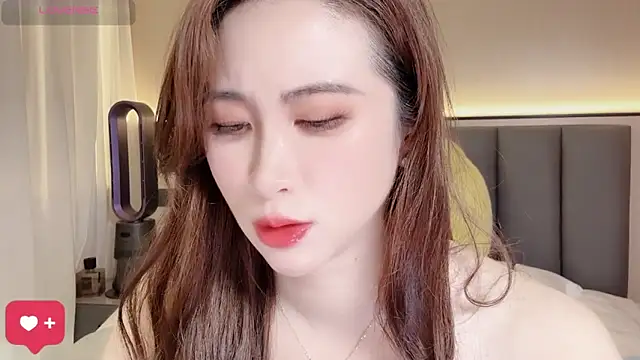 wuyueaini online show from April 15, 2026, 5:25 am