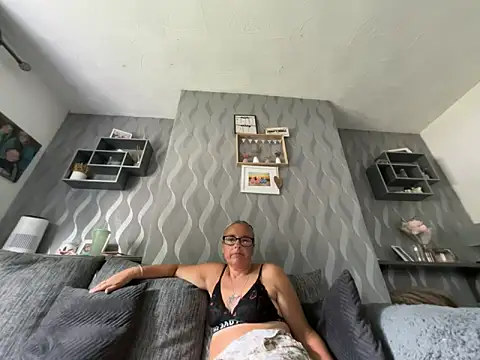 Snapshot of Anastasia-BlondeXX chatting on May 26, 2026, 9:38 am Anastasia-BlondeXX online show from May 26, 2026, 9:38 am