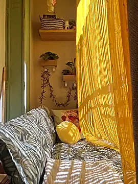 Mila Luciphya online show from May 6, 2026, 9:25 am