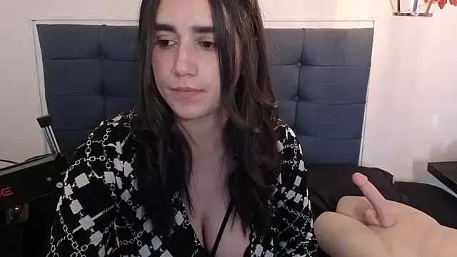 elowen halley1 online show from September 19, 2025, 7:14 pm