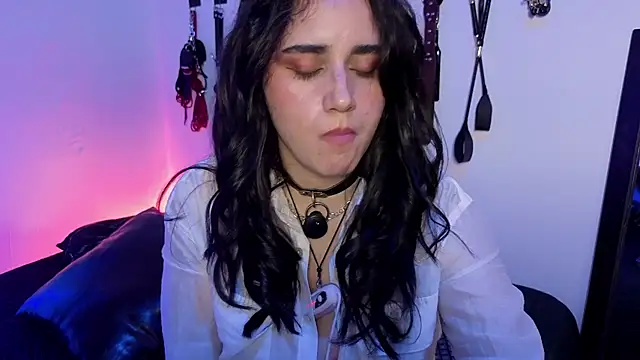 elowen halley1 online show from March 9, 2026, 8:24 pm