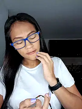 sarah garcia  online show from May 31, 2026, 7:59 pm