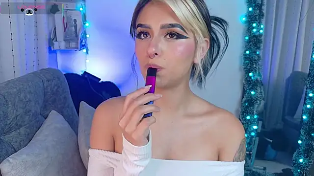 blue kitten online show from December 18, 2025, 5:02 am