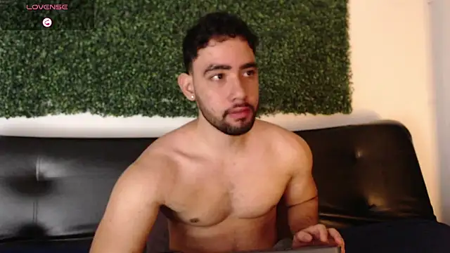 Snapshot of sam_ford_2 chatting on June 8, 2026, 12:47 am sam ford 2 online show from June 8, 2026, 12:47 am