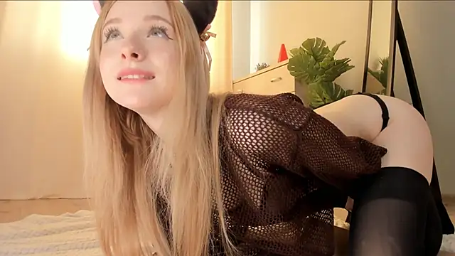 Nana Wilson online show from September 14, 2025, 4:22 am