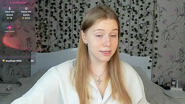  influensii  online show from November 6, 2025, 5:30 am