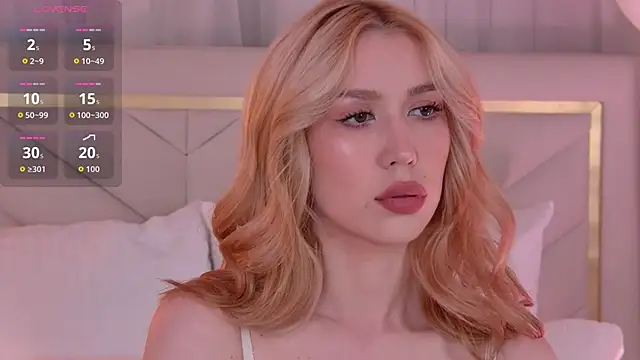 VelvetHell online show from September 15, 2025, 3:39 am