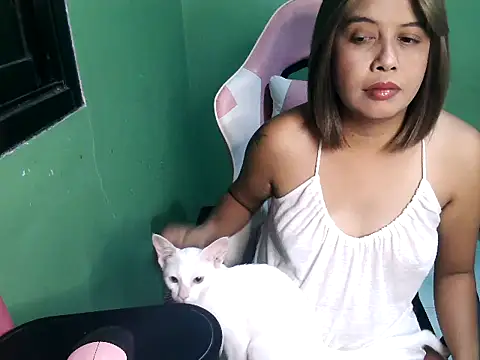 yvaine online show from June 14, 2026, 1:13 pm