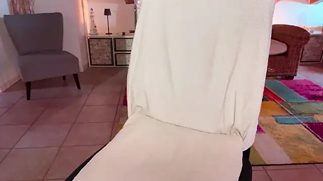 kyliebri online show from September 21, 2025, 12:51 pm