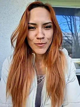 SlimBellaa online show from December 16, 2025, 10:42 am