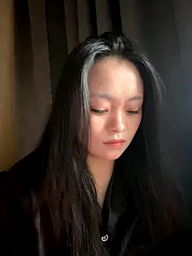 Julia-Elsa online show from September 26, 2025, 3:32 am