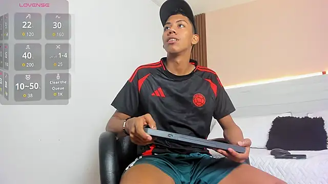 Brunette  boy online show from September 10, 2025, 11:49 pm