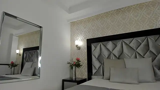 Layla Mackenzie online show from September 19, 2025, 2:57 am