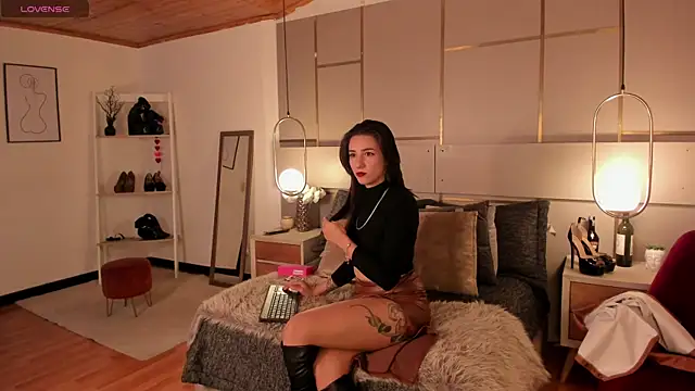 Lina Montclair online show from January 14, 2026, 6:24 pm