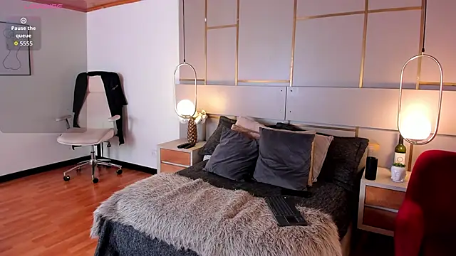 Lina Montclair online show from February 5, 2026, 7:07 pm