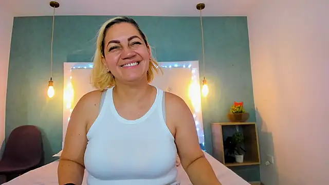 Heidy milf online show from November 28, 2025, 8:00 pm