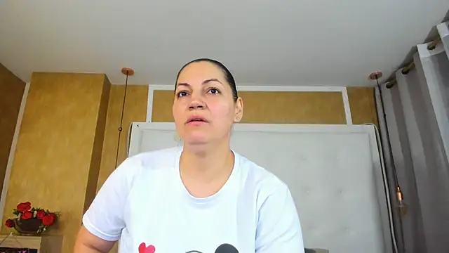 Snapshot of Heidy_milf chatting on June 17, 2026, 7:48 pm Heidy milf online show from June 17, 2026, 7:48 pm