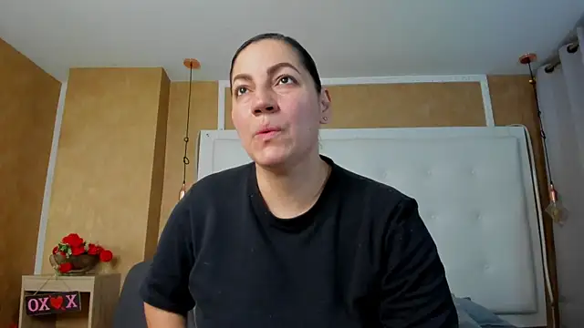 Snapshot of Heidy_milf chatting on June 19, 2026, 8:56 pm Heidy milf online show from June 19, 2026, 8:56 pm