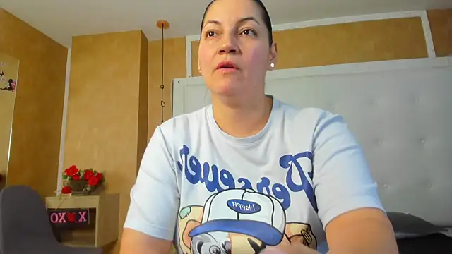Snapshot of Heidy_milf chatting on July 13, 2026, 8:33 pm Heidy milf online show from July 13, 2026, 8:33 pm