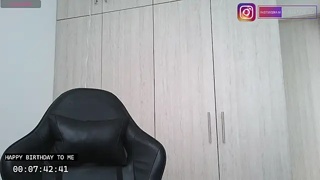 Yulienneg online show from September 23, 2025, 9:18 pm