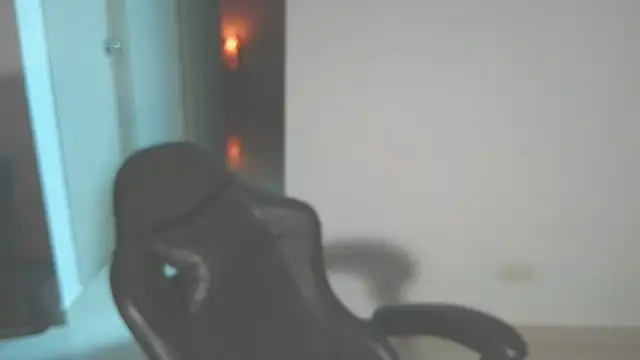 Yulienneg online show from April 16, 2026, 2:34 am